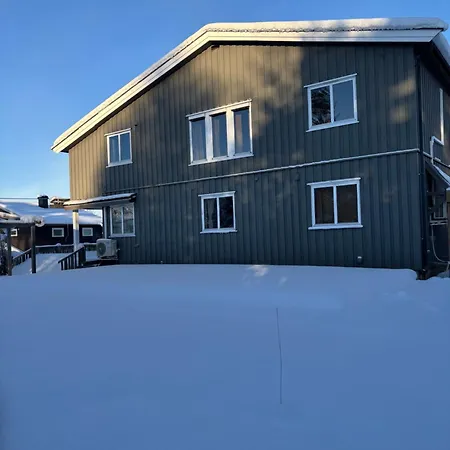 Leilighet Midt I Raufoss, Stor Med Hage