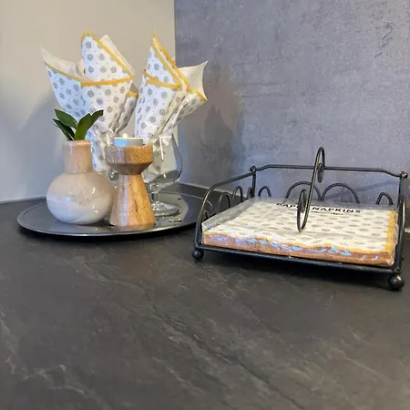 Midt I Raufoss, Stor Med Hage Leilighet Raufoss