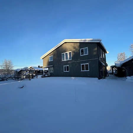 Midt I Raufoss, Stor Med Hage *