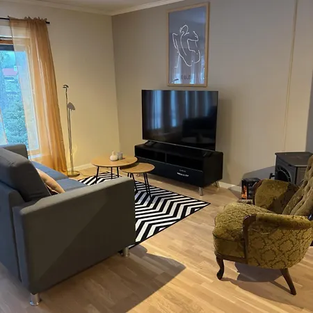 Midt I Raufoss, Stor Med Hage