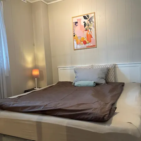 Midt I Raufoss, Stor Med Hage Raufoss