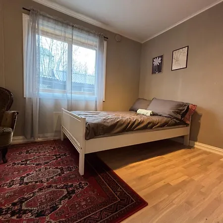 Midt I Raufoss, Stor Med Hage *