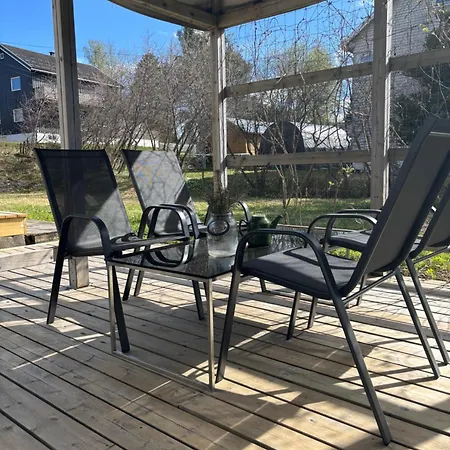 Midt I Raufoss, Stor Med Hage Leilighet Raufoss