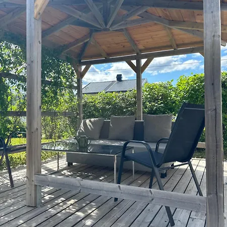 Midt I Raufoss, Stor Med Hage Leilighet