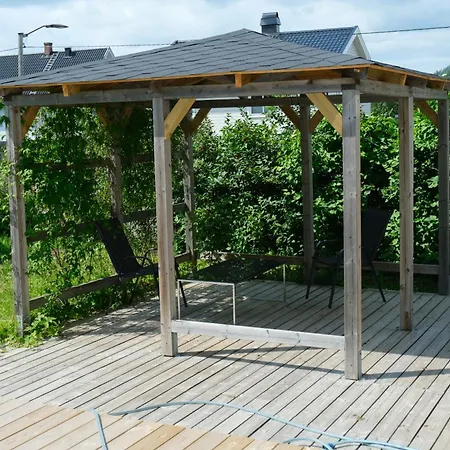 Midt I Raufoss, Stor Med Hage