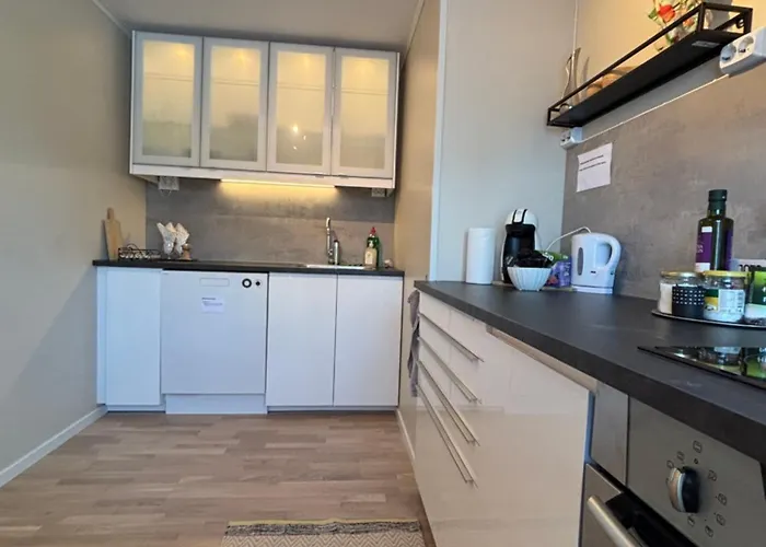 Midt I Raufoss, Stor Med Hage *