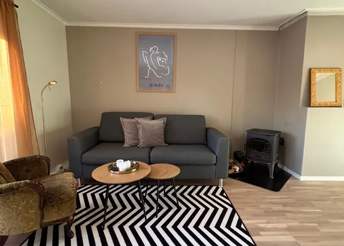 Midt I Raufoss, Stor Med Hage Raufoss