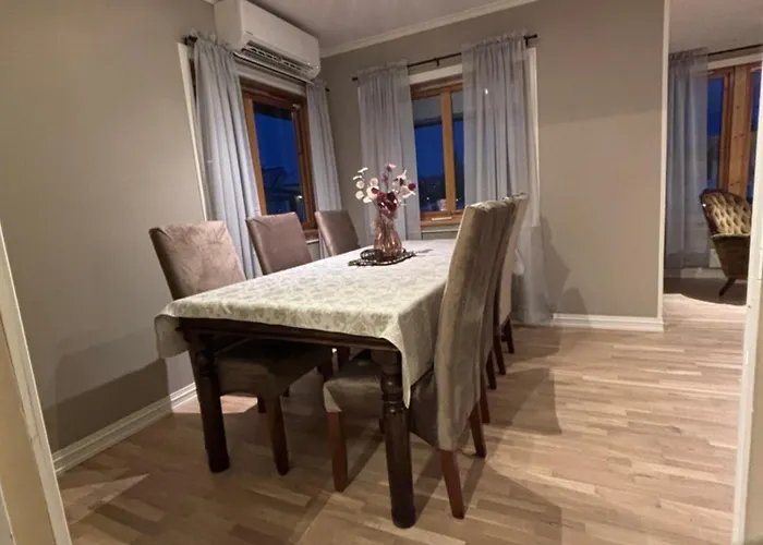 Midt I Raufoss, Stor Med Hage Raufoss