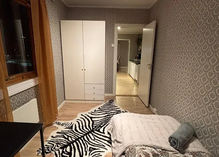 Midt I Raufoss, Stor Med Hage *